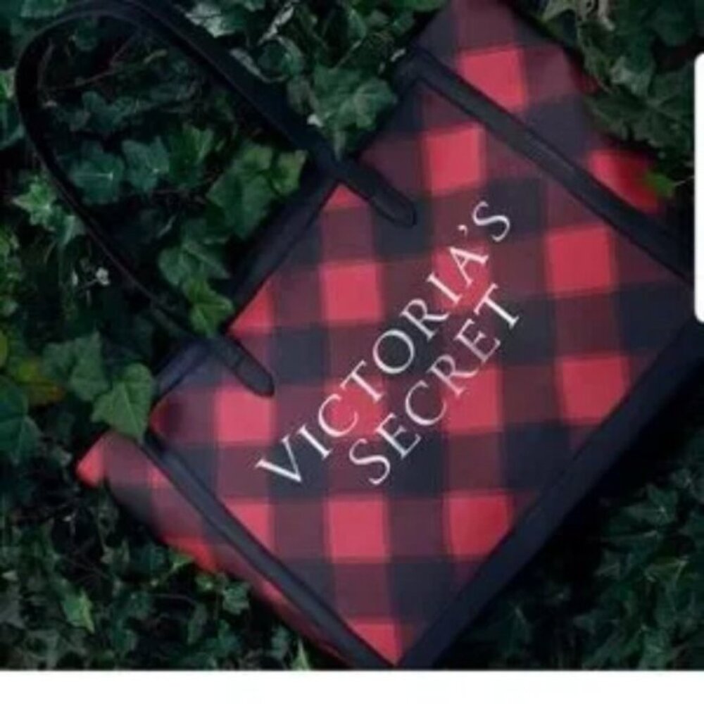 Victoria’s Secret Tote Red Black Buffalo Plaid Holiday Weekender 2021 NWT